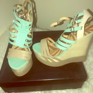 Matiko wedge sandal